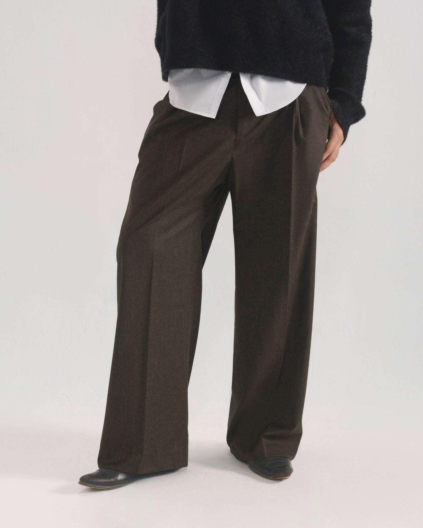 CLASSIC WOOL PANTS